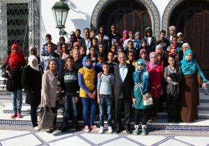 سياسة الباب المفتوح : مع فريق من الأطفال الذين يزورون  قصر قرطاج كل يوم أحد 